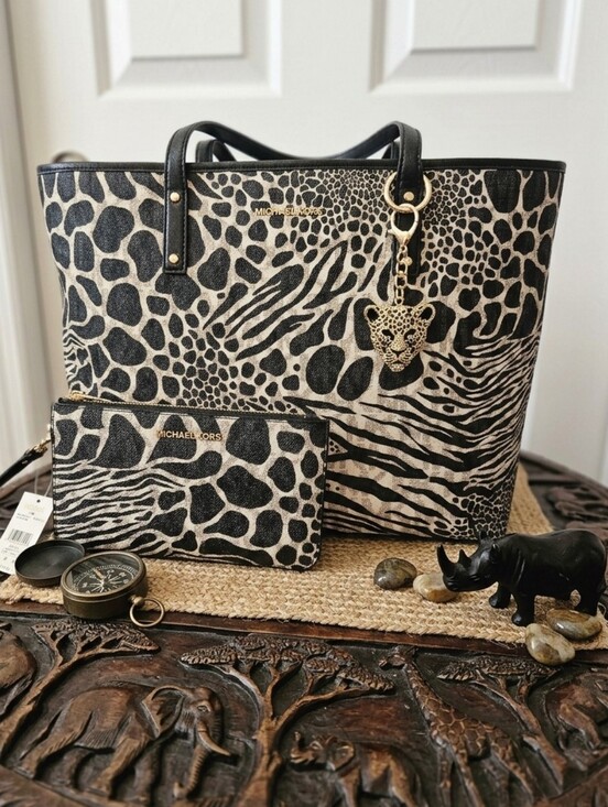 Michael Kors Handbags - Michael Kors Carter 2 PC Tote SET - NWT